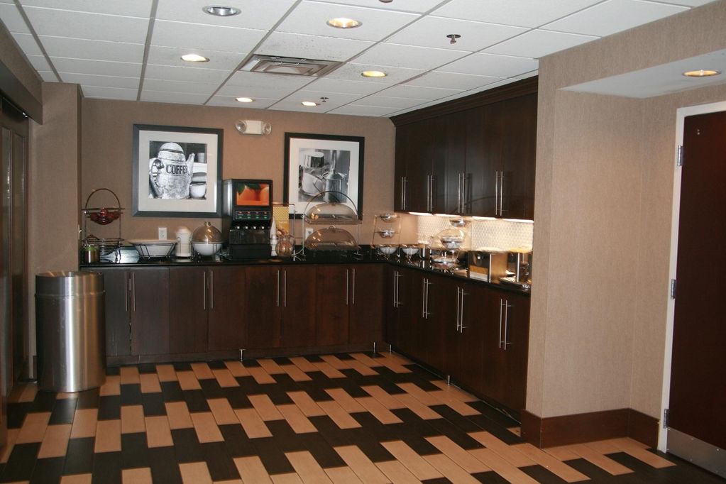 Hampton Inn & Suites Columbus Hilliard Restaurant photo